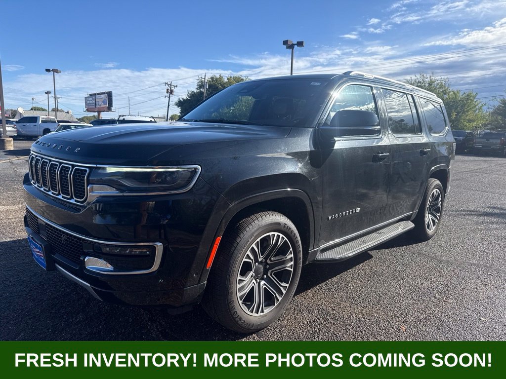Used 2024 Jeep Wagoneer Series II w/ Flexible Seating Group RWD image 3