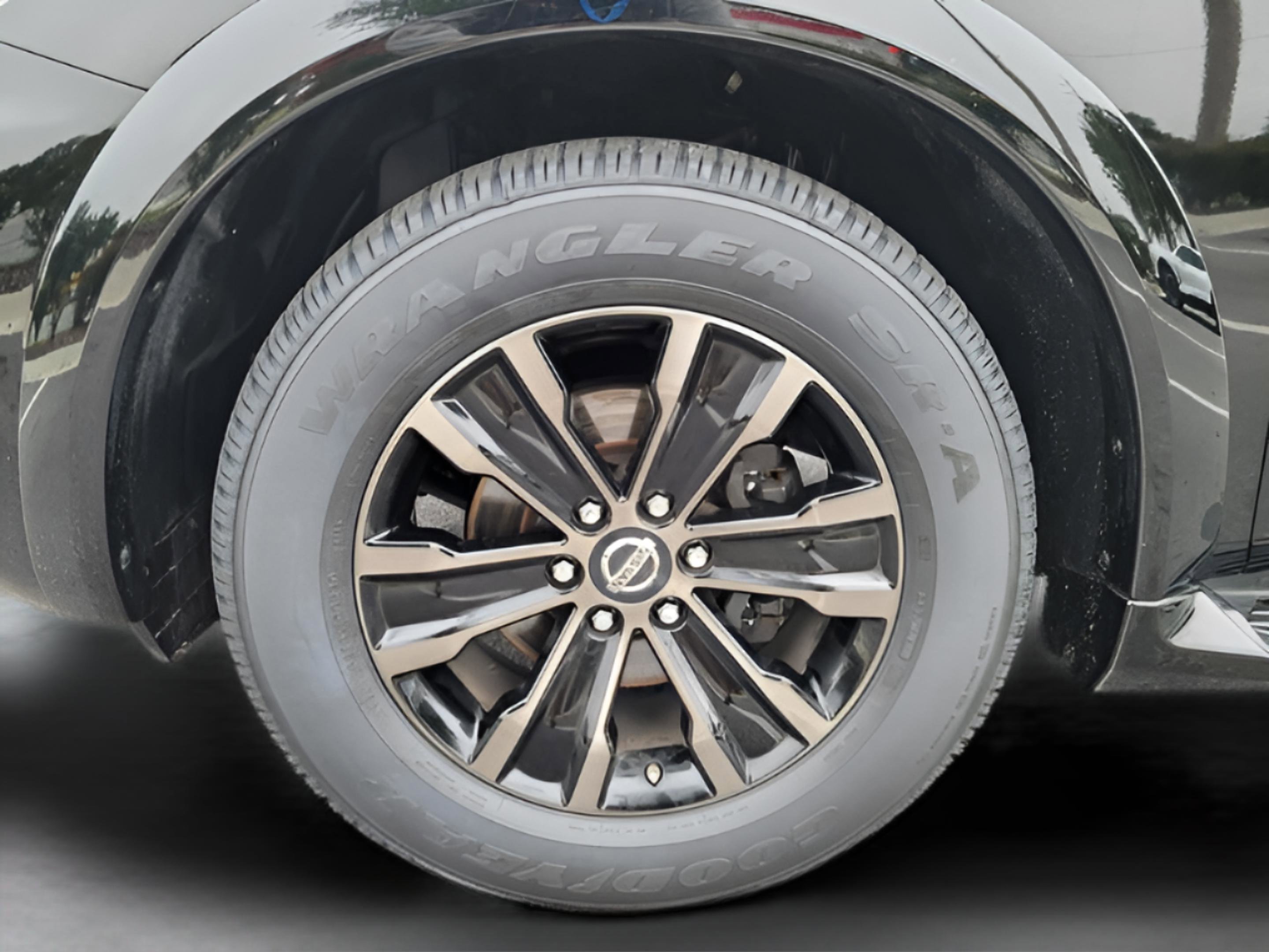 Used 2019 Nissan Armada Platinum w/ Captain's Chairs Package image 32