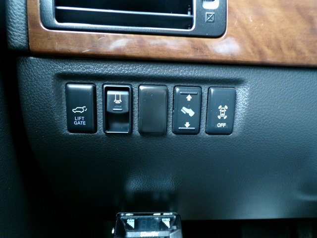 Used 2015 Nissan Armada Platinum w/ 2nd Row Captain Seat Package image 26