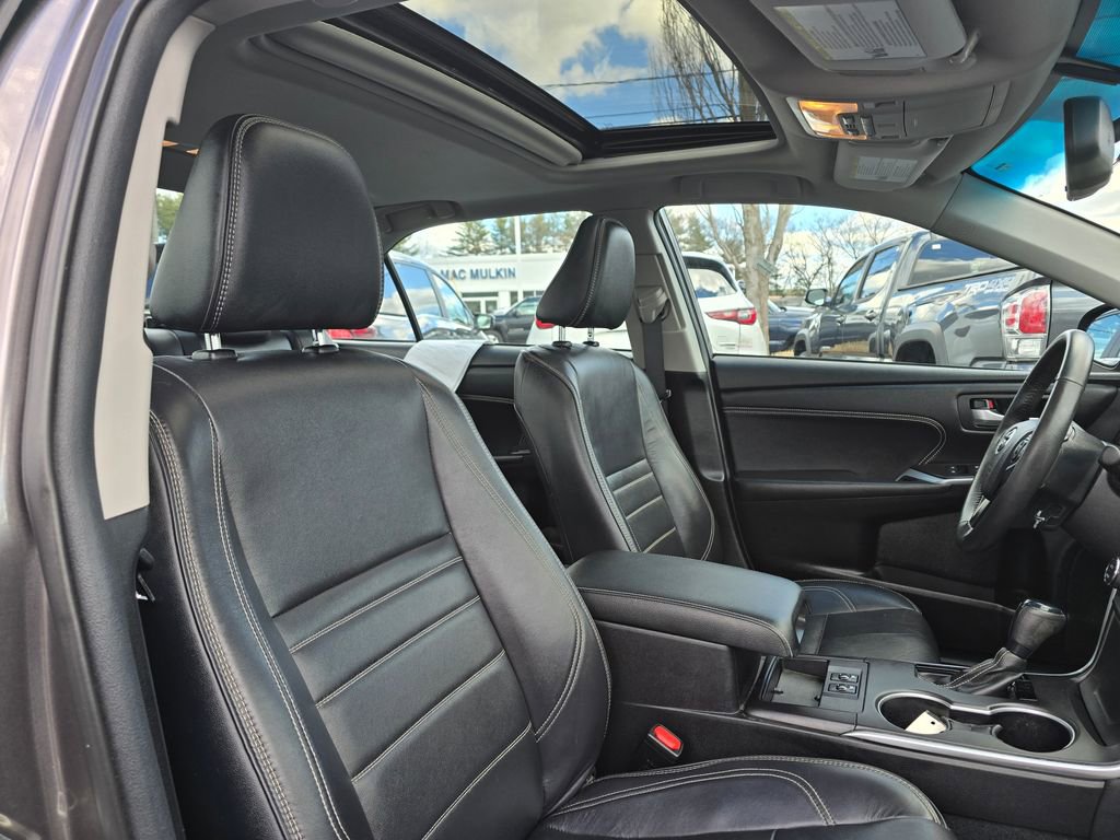 Used 2017 Toyota Camry XLE w/ Moonroof Package image 12