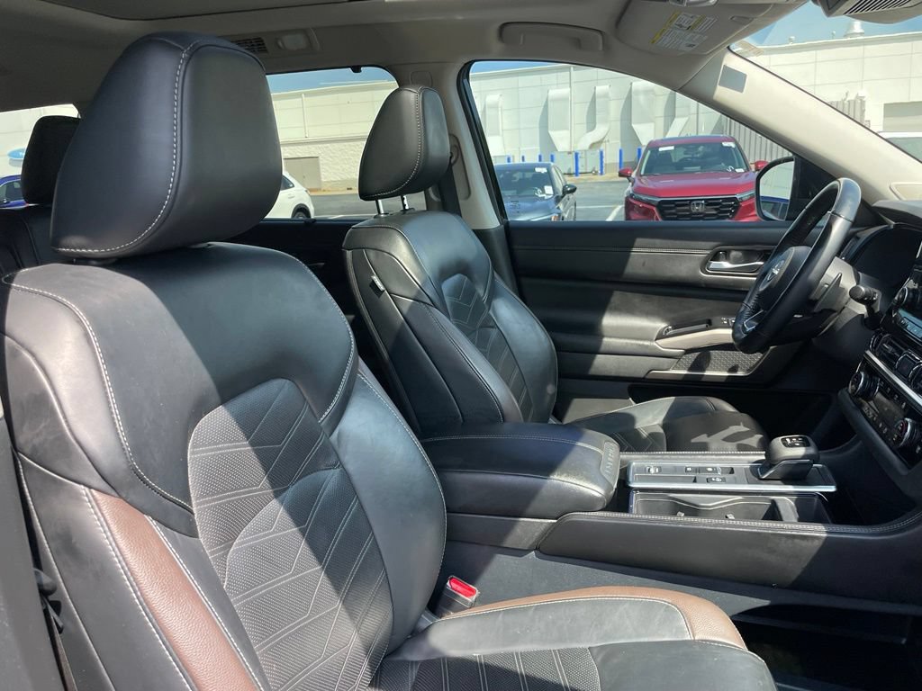 Used 2023 Nissan Pathfinder Platinum FWD image 31