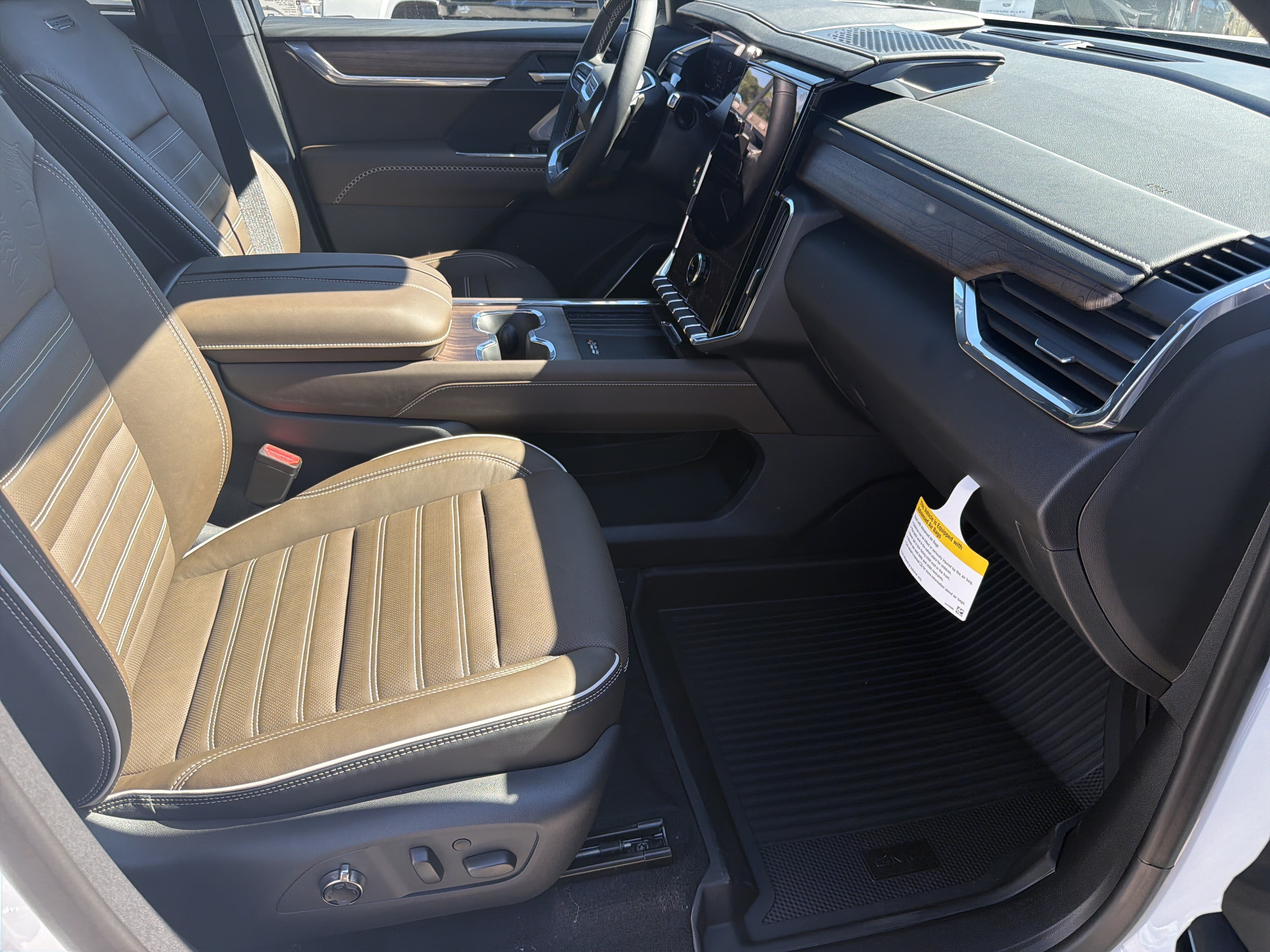 New 2027 GMC Acadia Denali Ultimate w/ LPO, Floor Liner Package AWD/4WD image 14