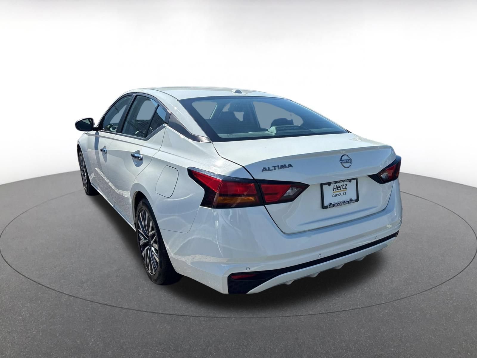 Used 2025 Nissan Altima 2.5 SV FWD image 13