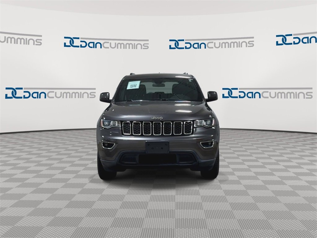 Used 2019 Jeep Grand Cherokee Laredo image 3