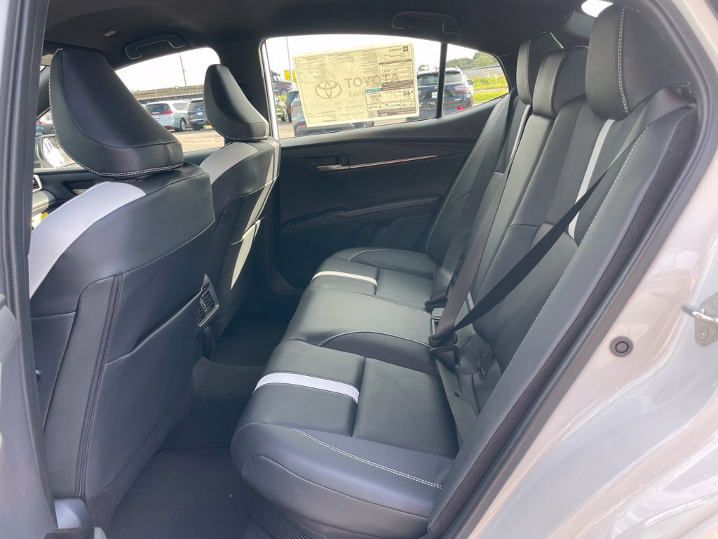 New 2026 Toyota Camry Hybrid FWD image 12