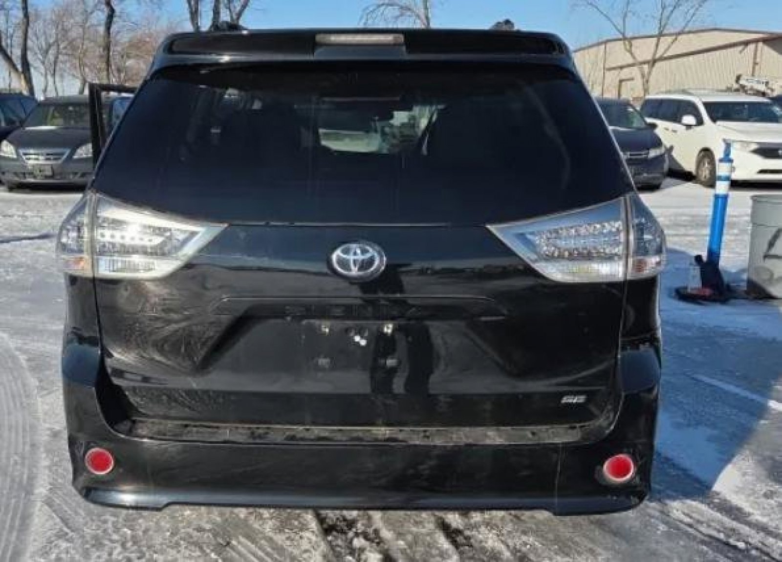 Used 2015 Toyota Sienna SE Premium image 4