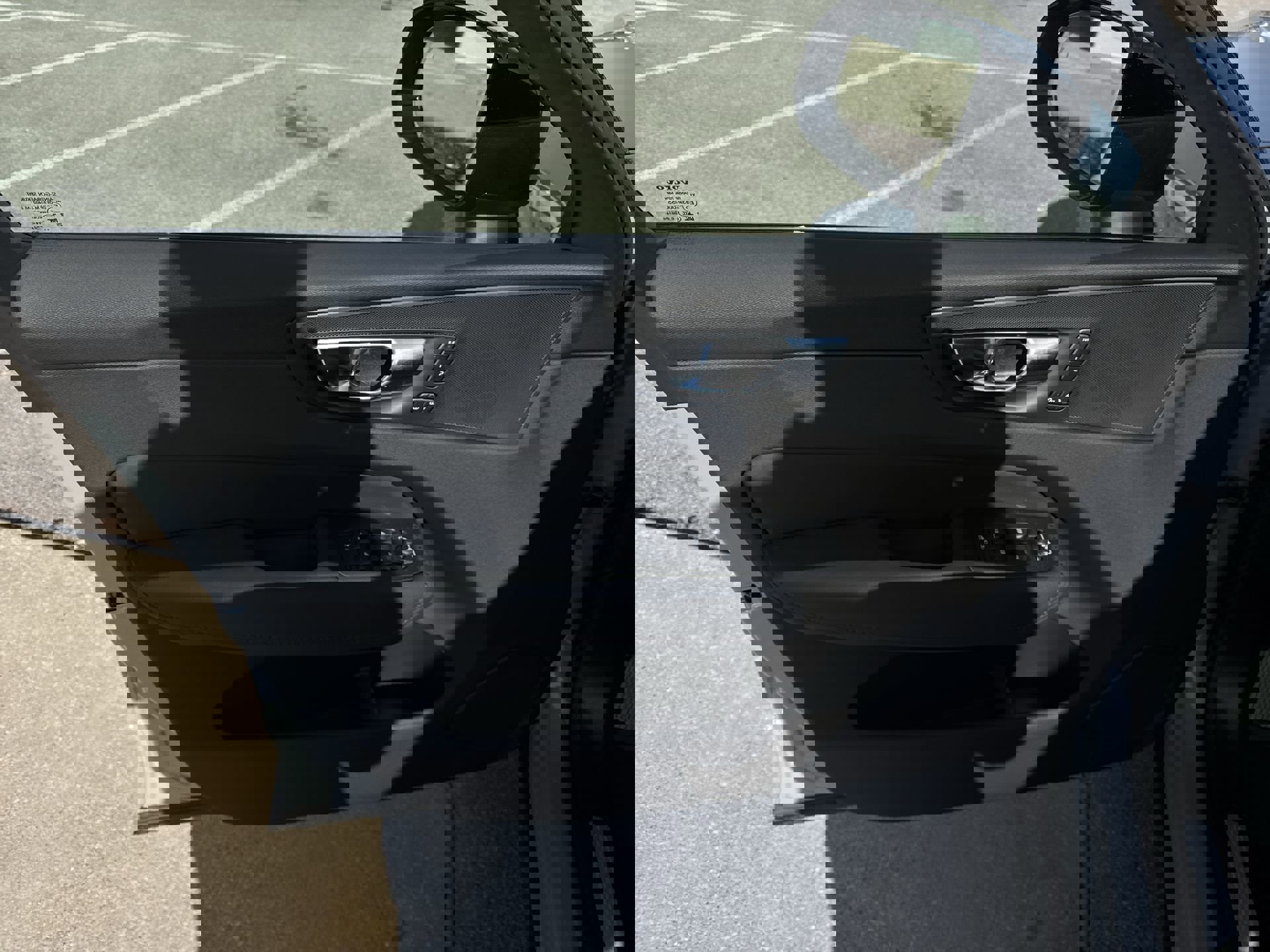 New 2026 Volvo XC60 T8 Plus w/ Protection Package Premier image 23