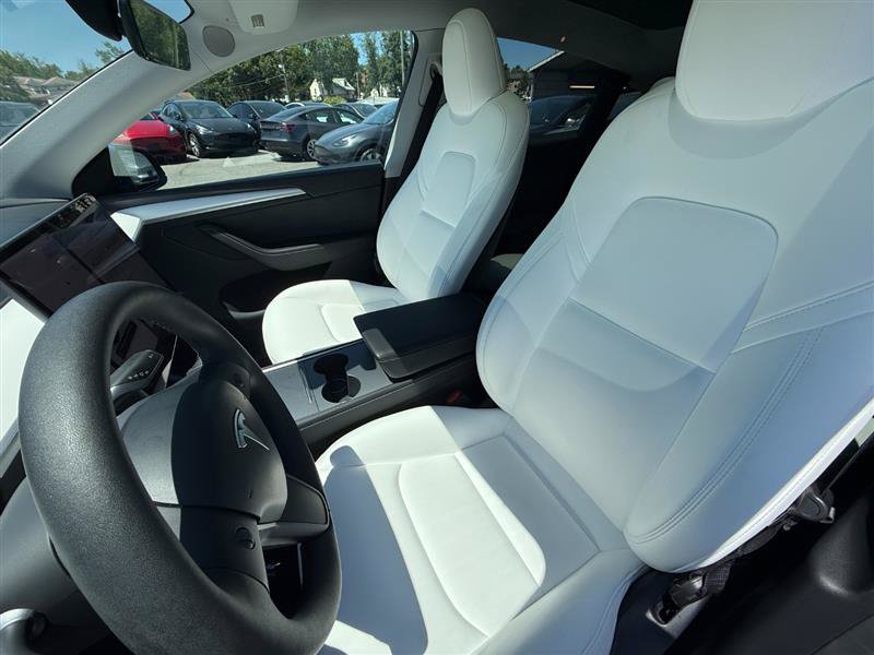 Used 2024 Tesla Model Y Long Range AWD/4WD image 9