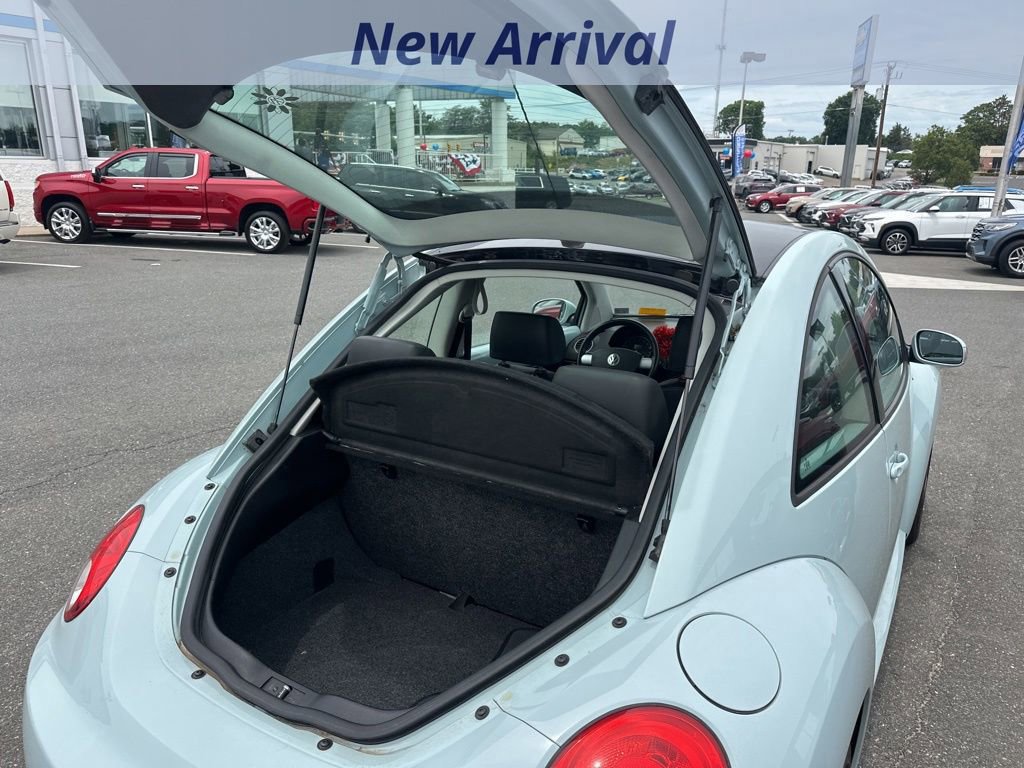 Used 2010 Volkswagen Beetle Final Edition FWD image 9