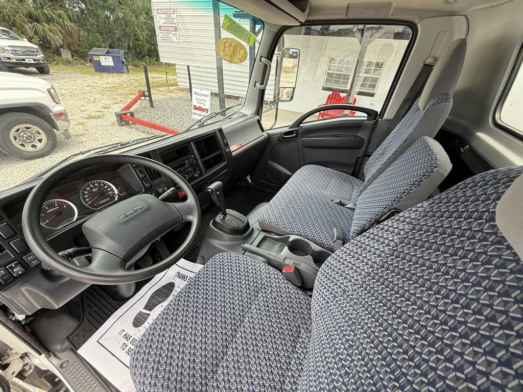 Used 2023 Isuzu NPR image 19