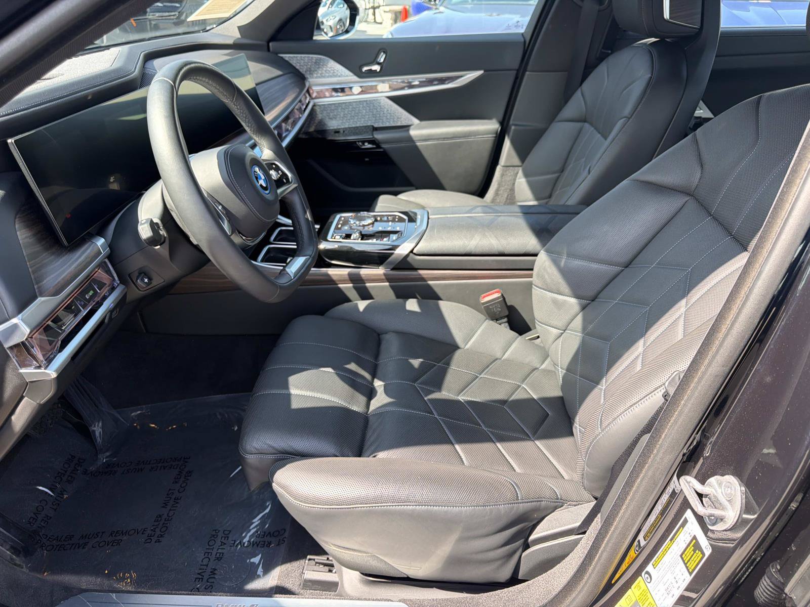 Used 2023 BMW i7 xDrive60 AWD/4WD image 17