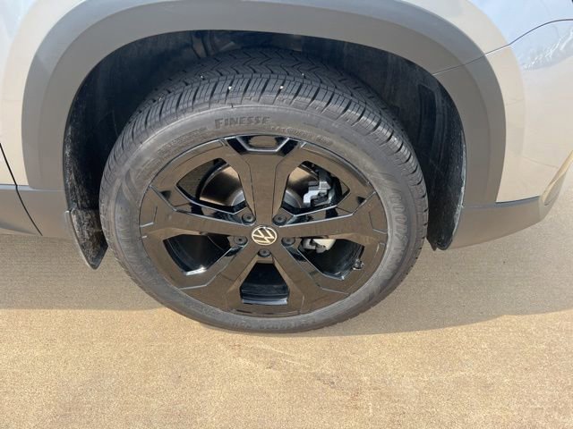 Used 2025 Volkswagen Taos SEL w/ Taos Adventure Package (SXB) image 15