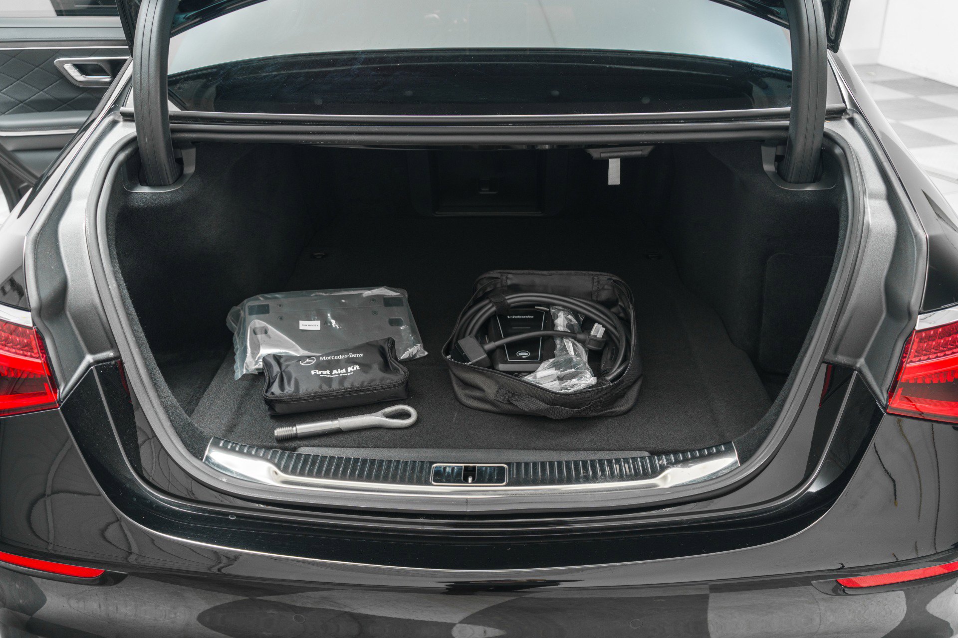 Used 2025 Mercedes-Benz S 580e 4MATIC Sedan image 19