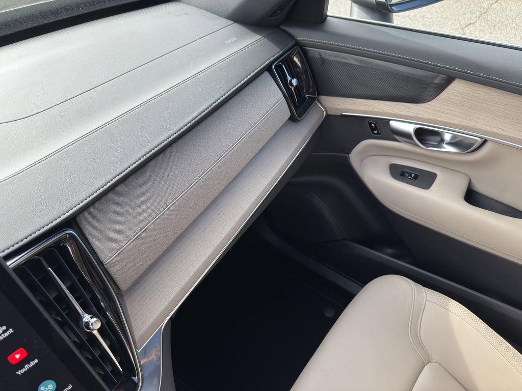 Certified 2025 Volvo XC90 B6 Plus image 29