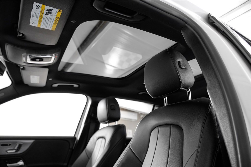 Used 2020 Mercedes-Benz GLB 250 w/ Premium Package image 5