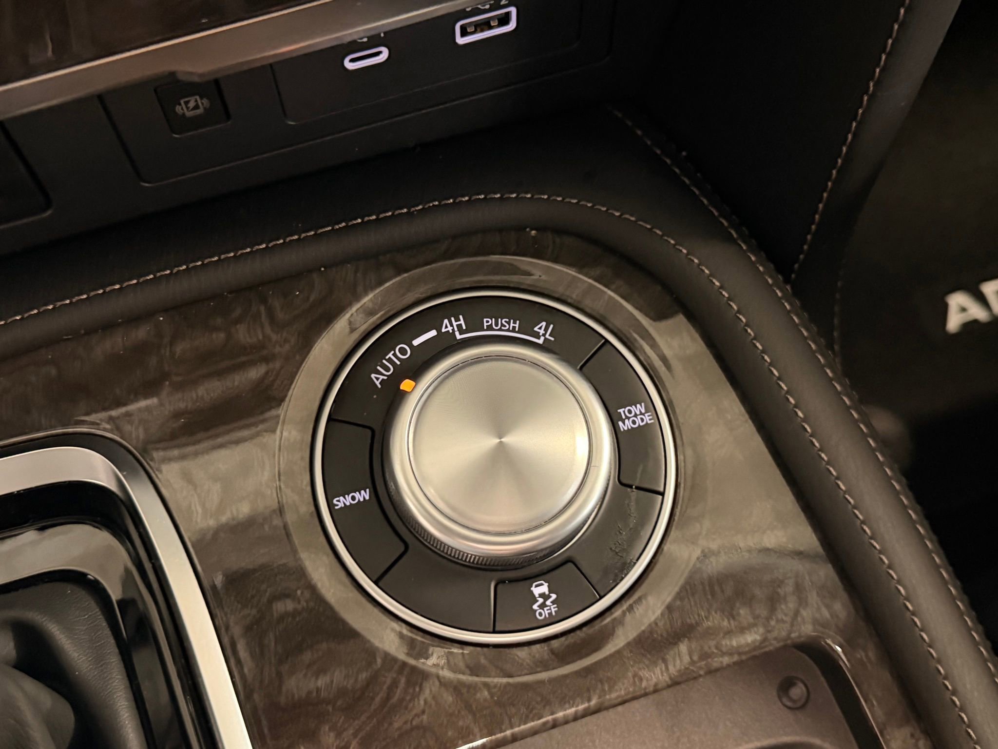 Used 2024 Nissan Armada Platinum w/ Captain's Chairs Package image 15