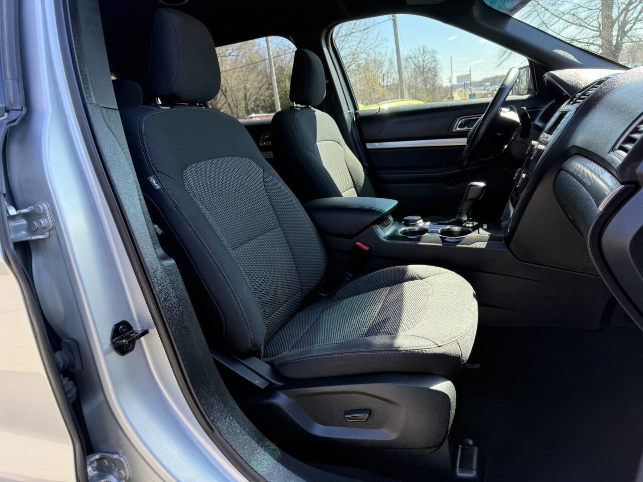 Used 2019 Ford Explorer XLT image 15