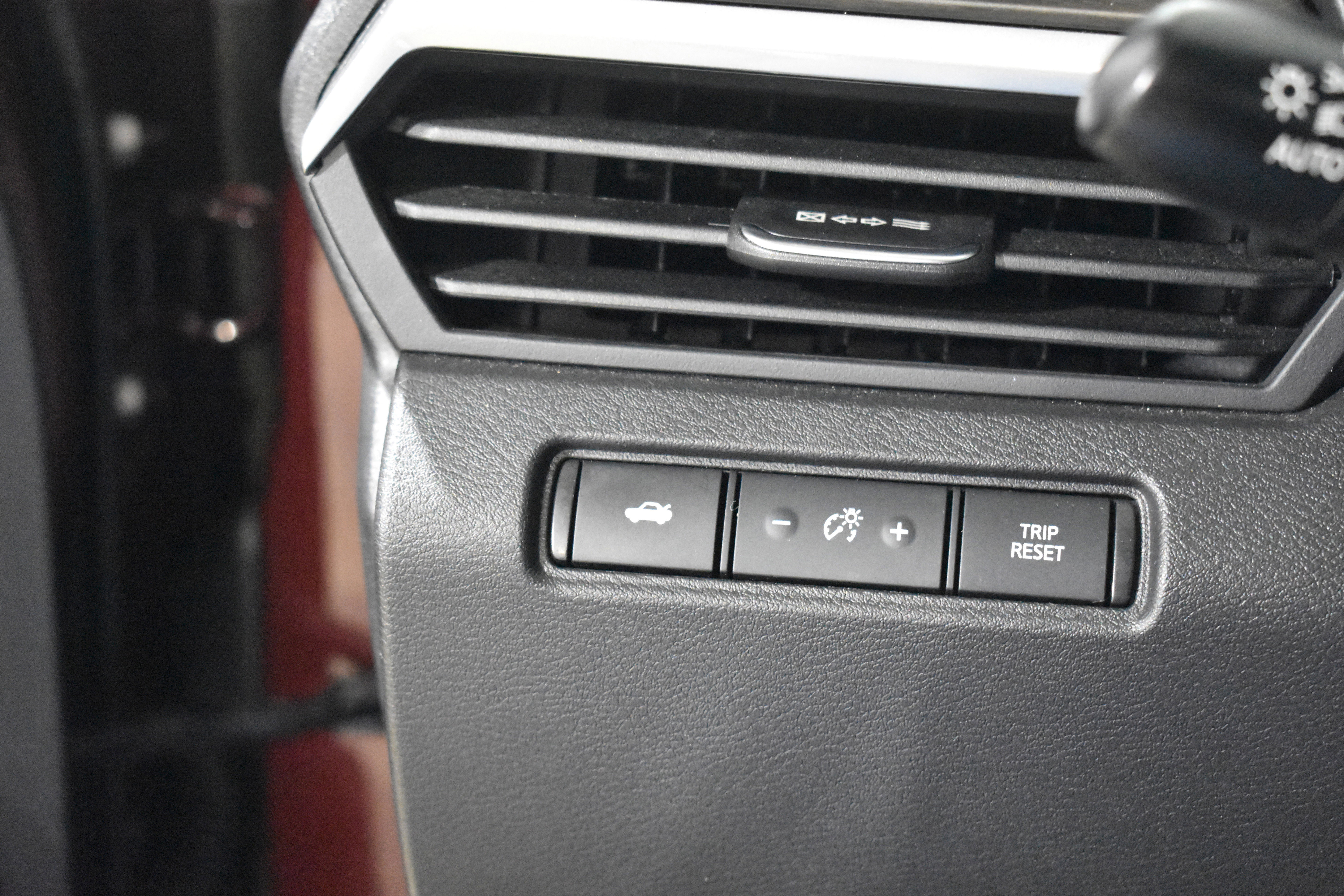 Used 2025 Nissan Altima 2.5 SV image 15