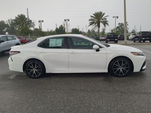 Used 2021 Toyota Camry SE w/ Convenience Package FWD image 3