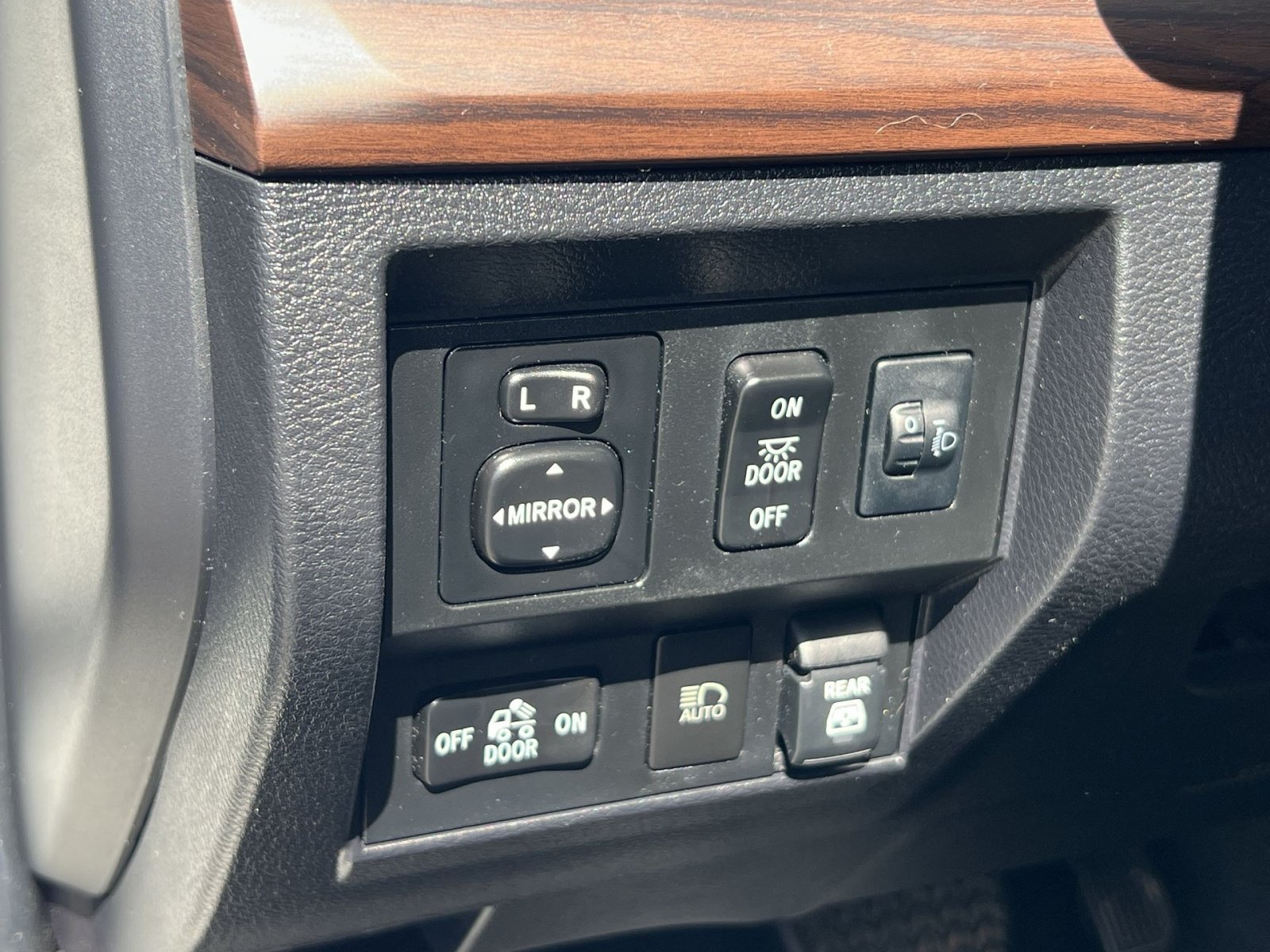 Used 2020 Toyota Tundra Limited w/ Limited Premium Package AWD/4WD image 30