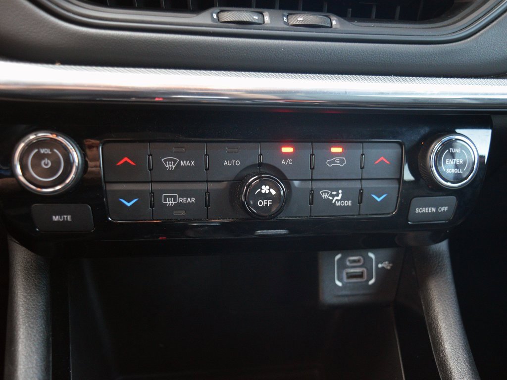 Used 2023 Jeep Compass Limited image 19