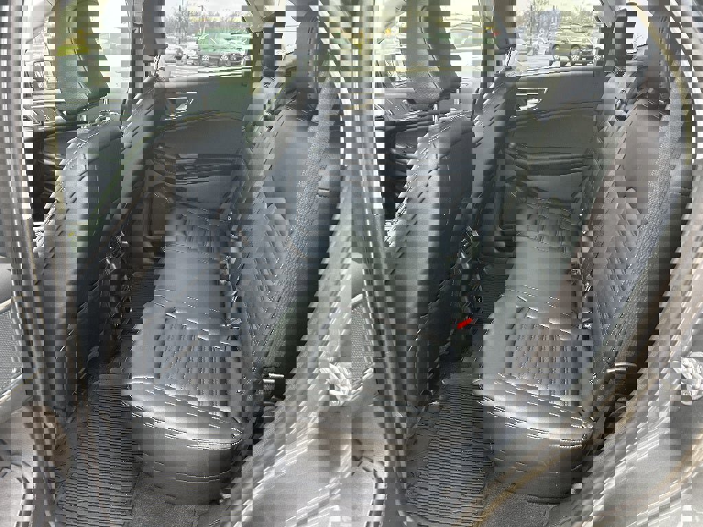 Used 2024 Ford Edge SEL w/ Convenience Package image 16