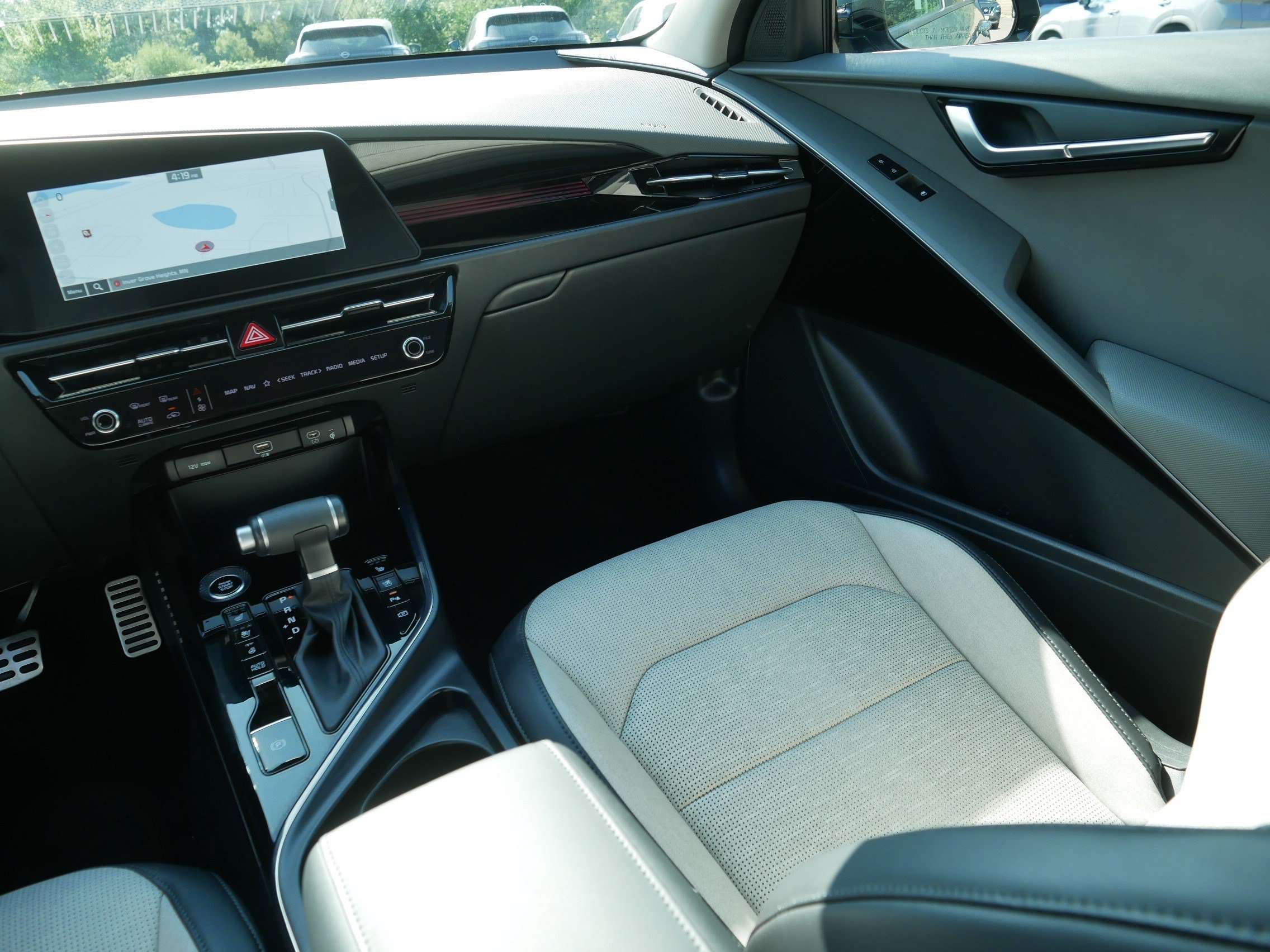 Certified 2025 Kia Niro SX Touring FWD image 11