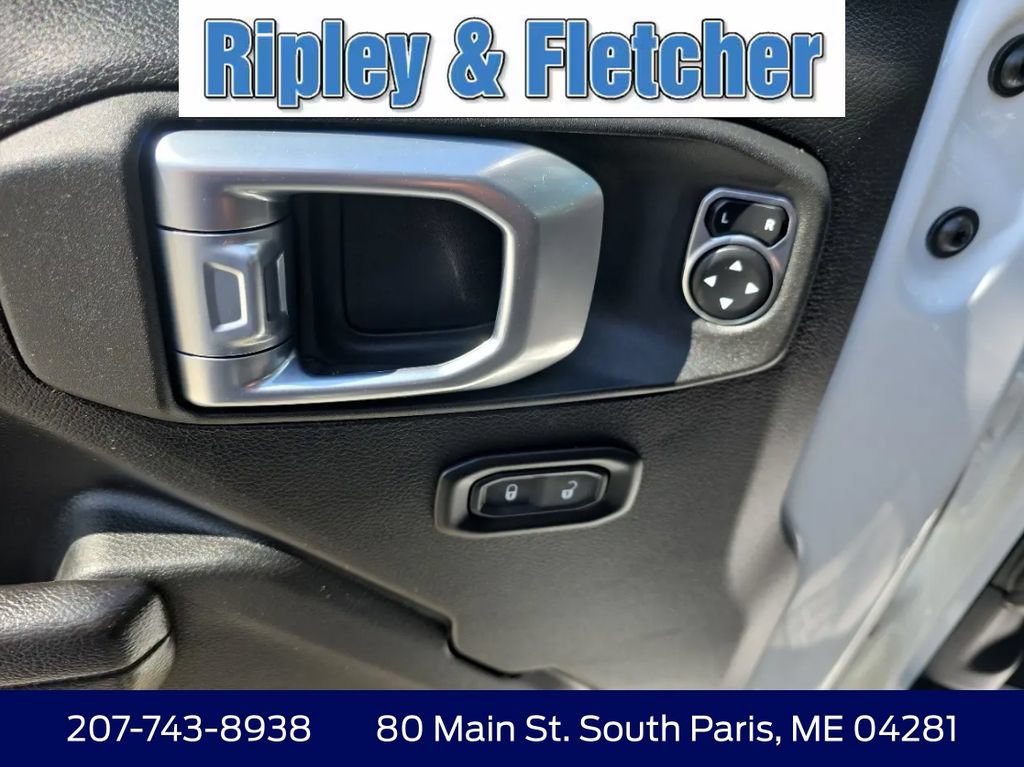 Used 2021 Jeep Gladiator Rubicon w/ Cold Weather Group AWD/4WD image 17