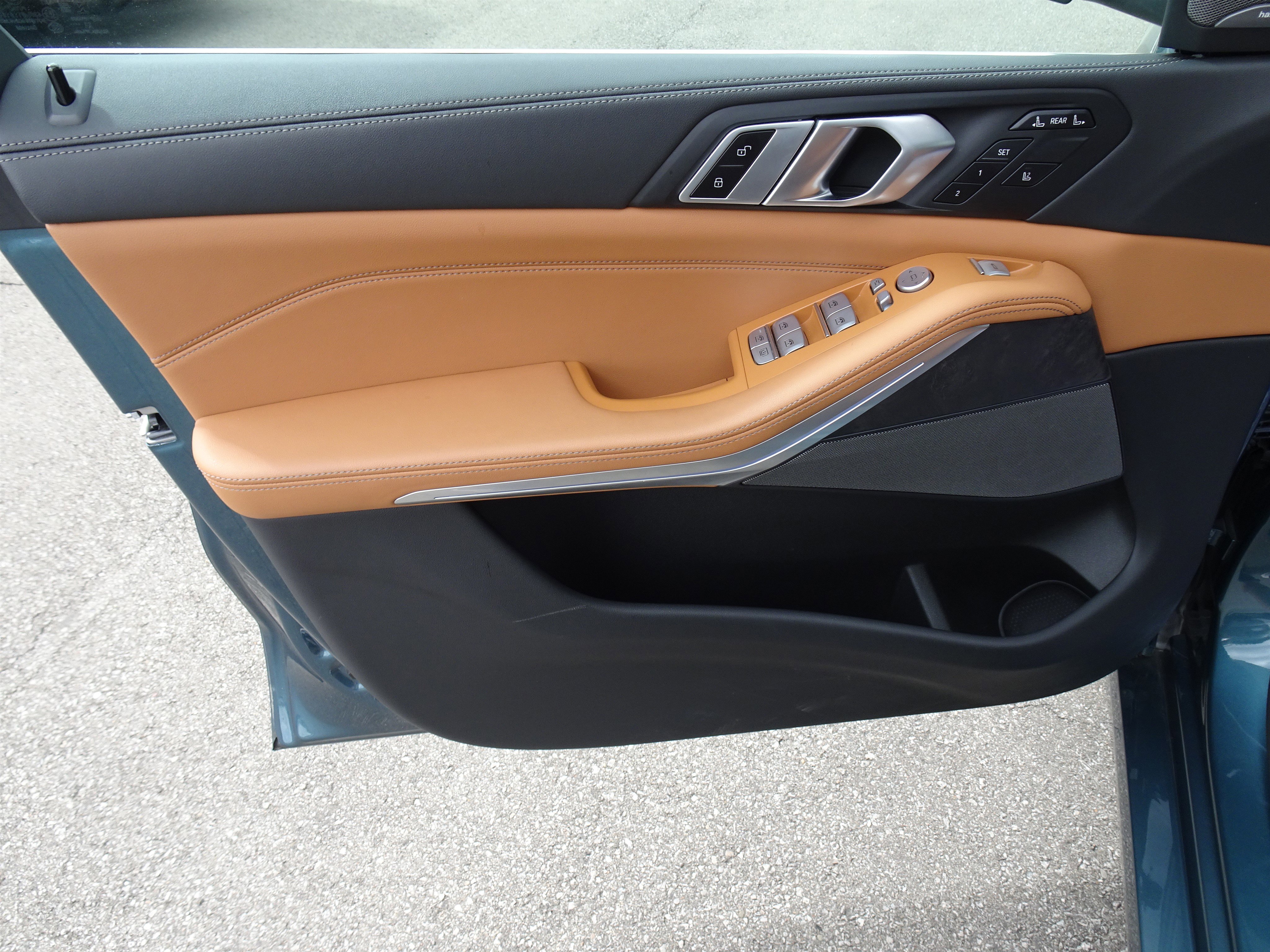 Used 2023 BMW X7 xDrive40i w/ Premium Package image 14