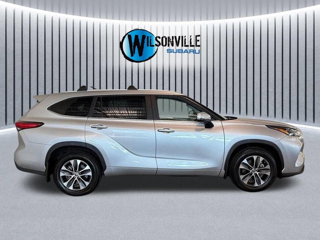 Used 2023 Toyota Highlander XLE AWD/4WD image 15
