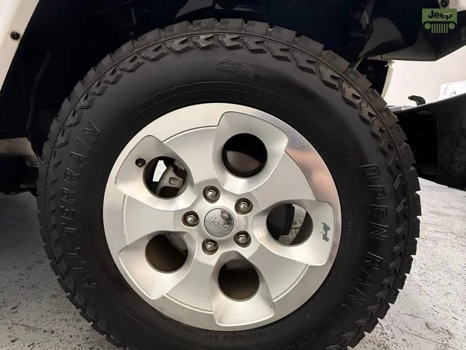 Used 2015 Jeep Wrangler Sahara w/ Connectivity Group AWD/4WD image 34