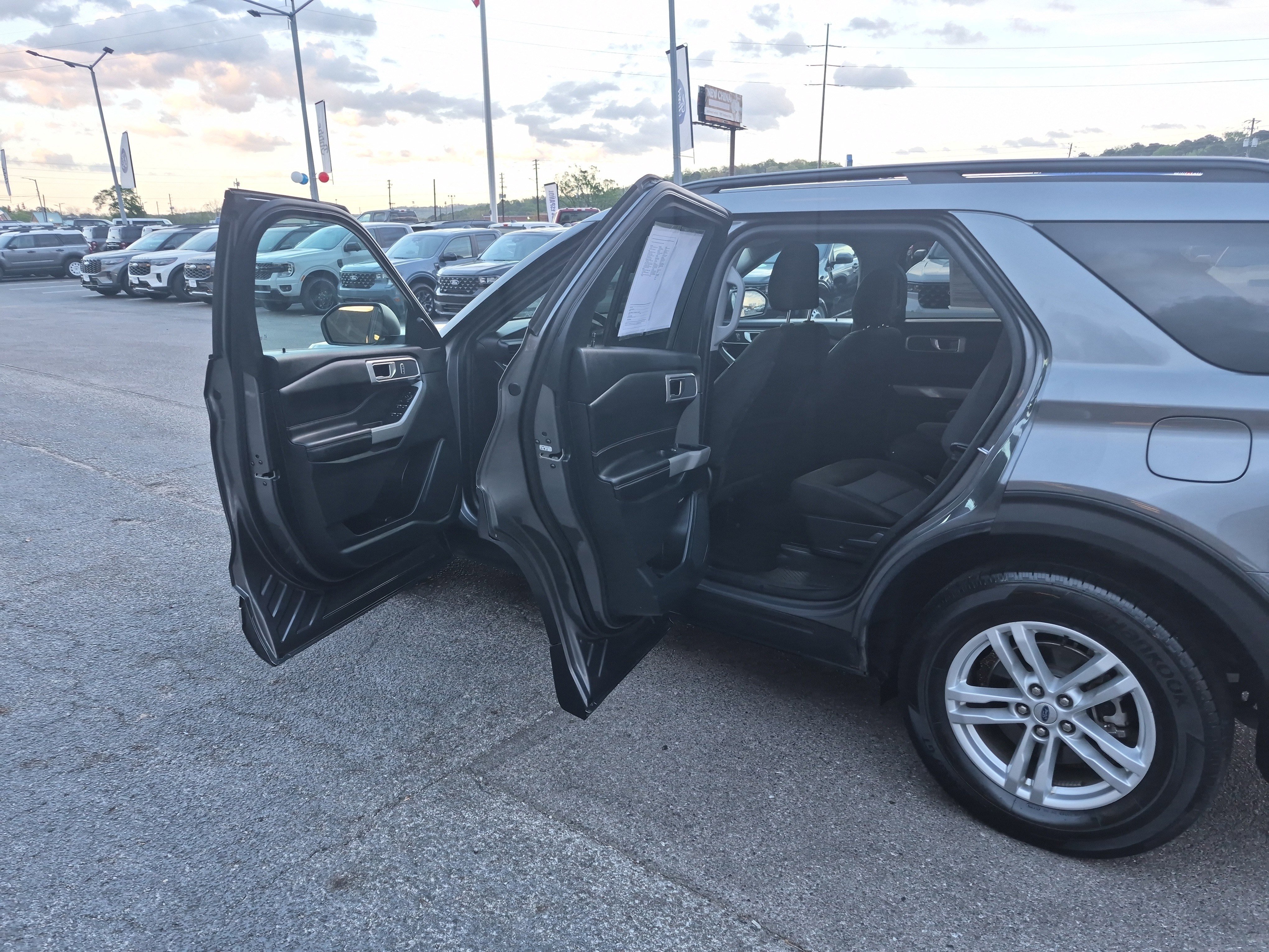 Used 2024 Ford Explorer XLT image 13
