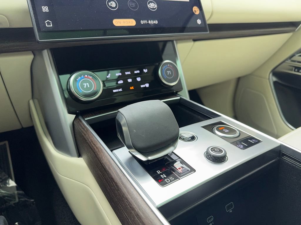 Used 2023 Land Rover Range Rover SE image 30