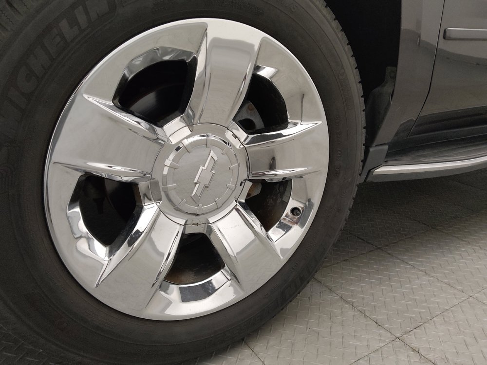 Used 2017 Chevrolet Suburban Premier AWD/4WD image 31
