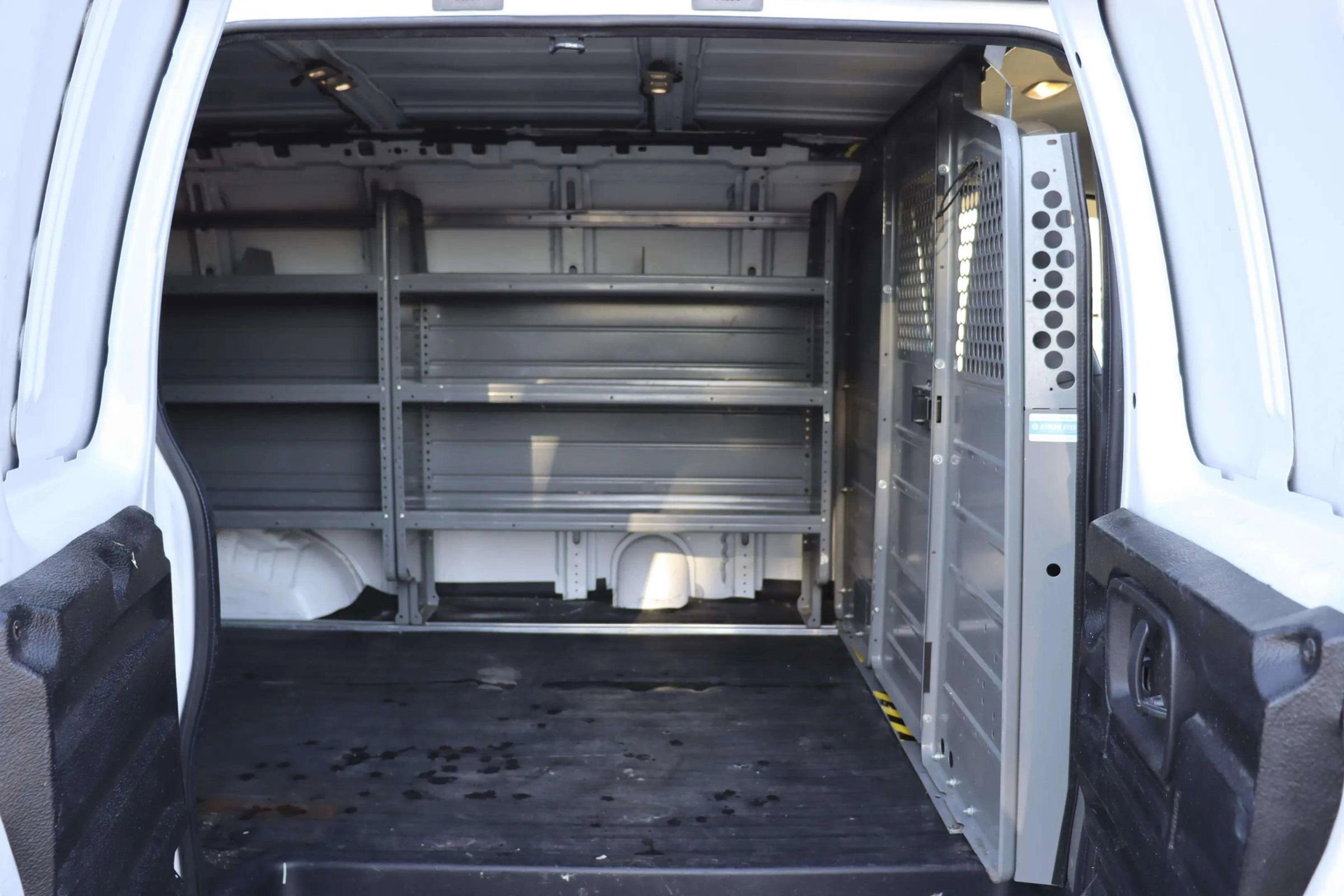 Used 2016 Chevrolet Express 2500 image 27