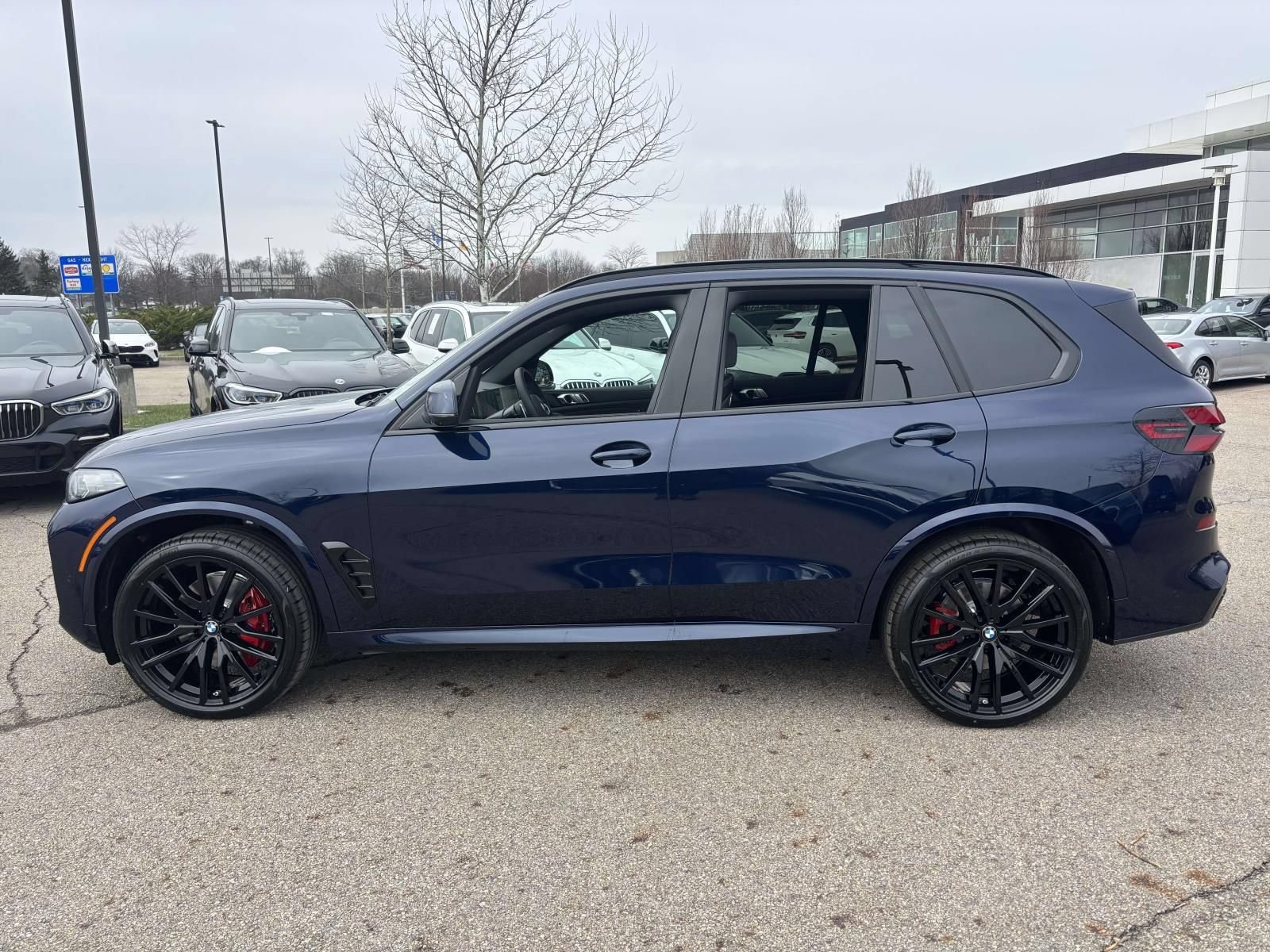 New 2026 BMW X5 xDrive40i w/ M Sport Package AWD/4WD image 8