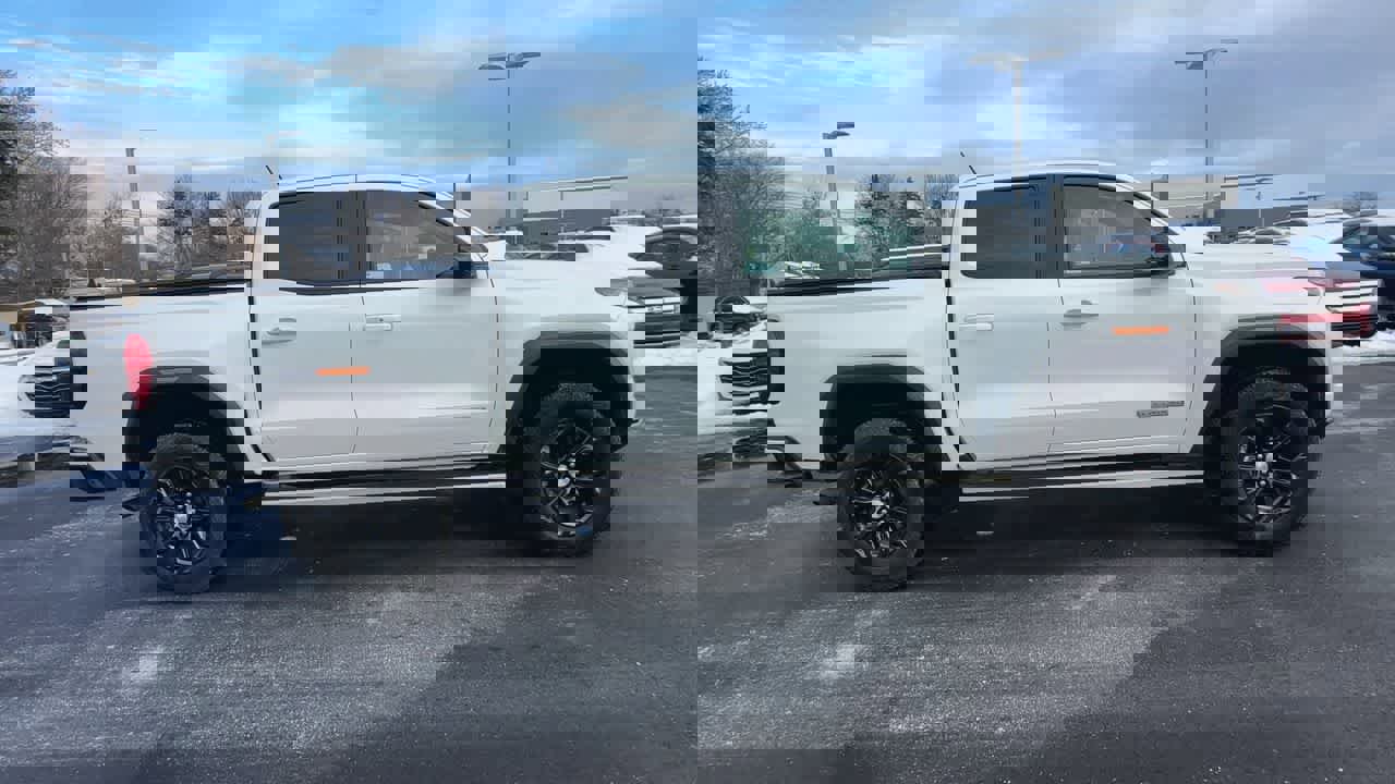 Used 2024 GMC Canyon Elevation w/ Convenience Package image 9