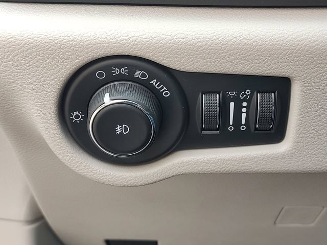 Certified 2024 Chrysler Pacifica Touring-L FWD image 23
