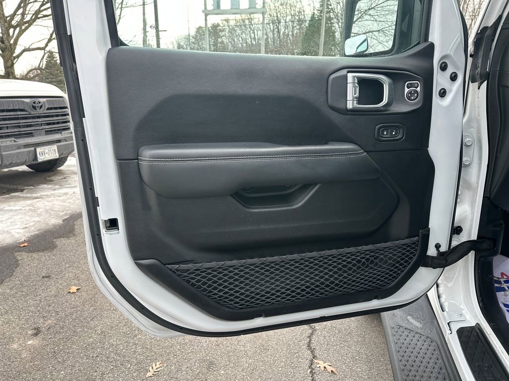 Used 2020 Jeep Gladiator Overland image 5