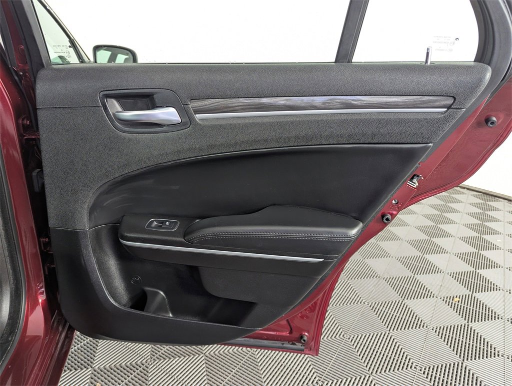 Used 2022 Chrysler 300 Touring image 29
