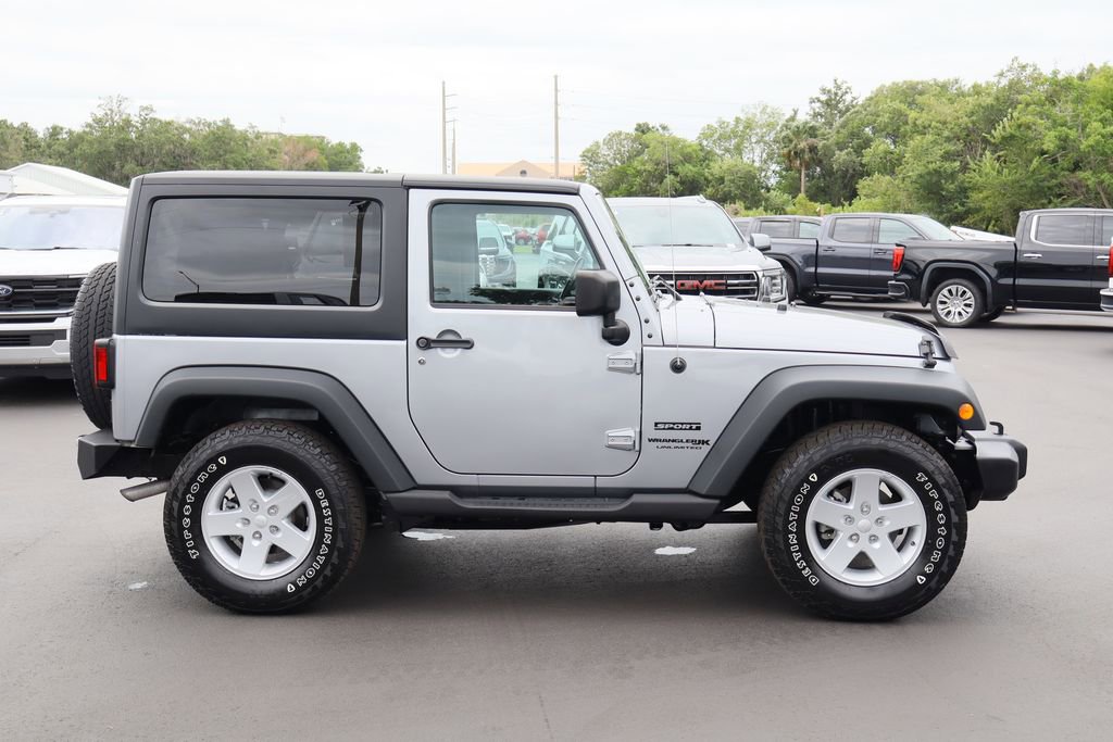 Used 2018 Jeep Wrangler Sport AWD/4WD image 10
