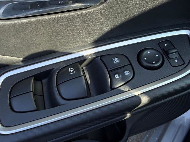 New 2025 Nissan Versa SR w/ Trunk Package FWD image 20