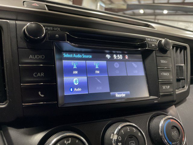 Used 2018 Toyota RAV4 LE FWD image 18