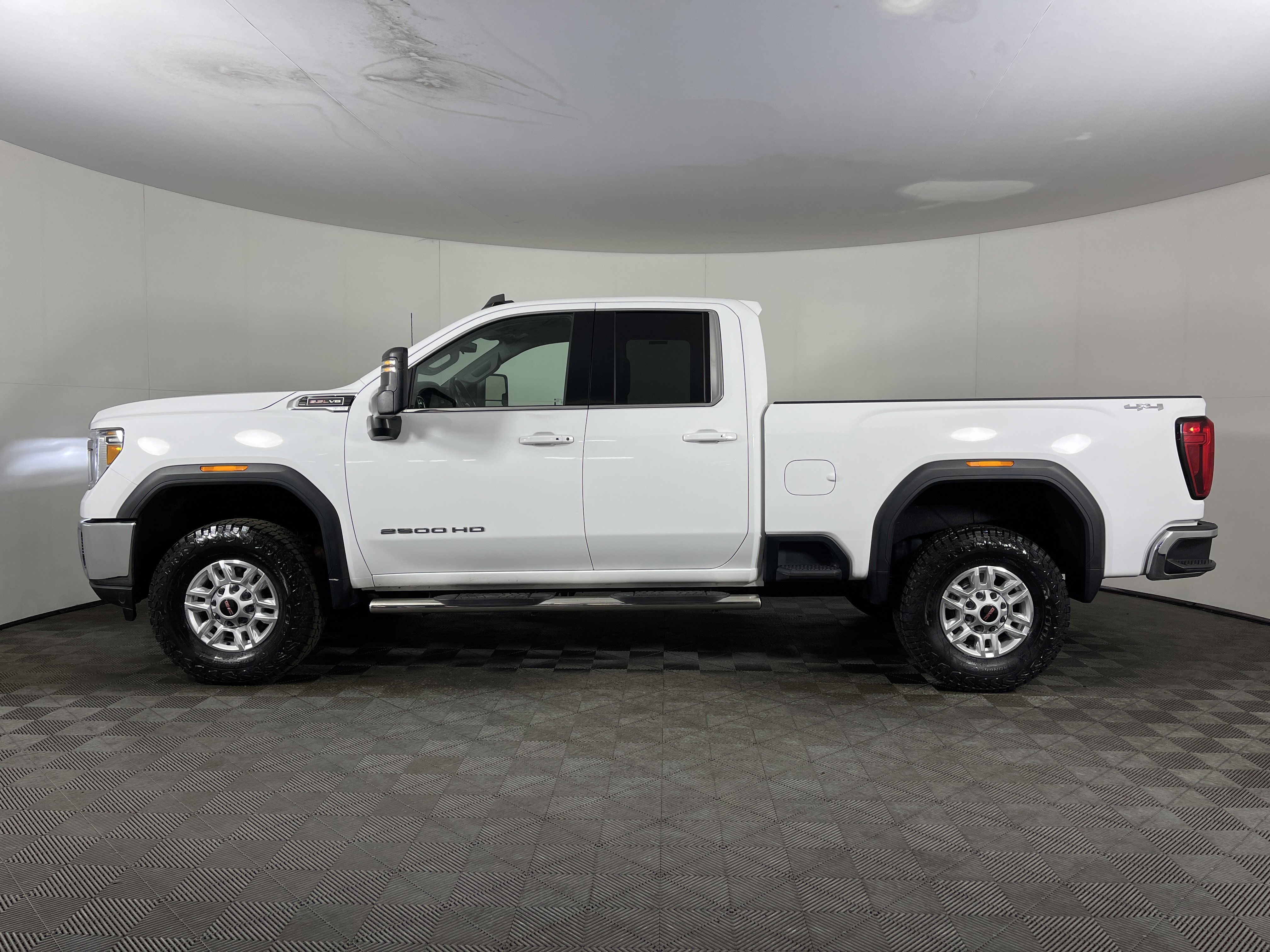 Used 2022 GMC Sierra 2500 SLE w/ SLE Convenience Package image 3