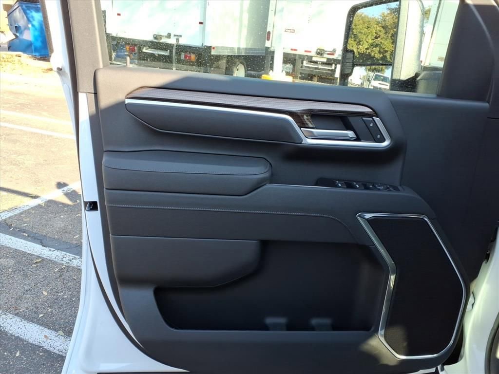 New 2026 Chevrolet Silverado 3500 LT image 11