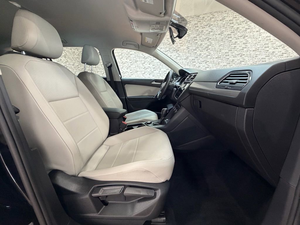 Used 2020 Volkswagen Tiguan SE image 9