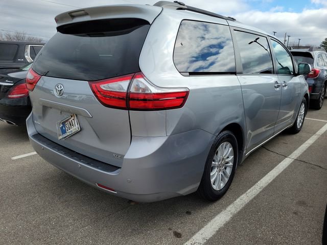 Used 2015 Toyota Sienna XLE w/ XLE Navigation Package image 5