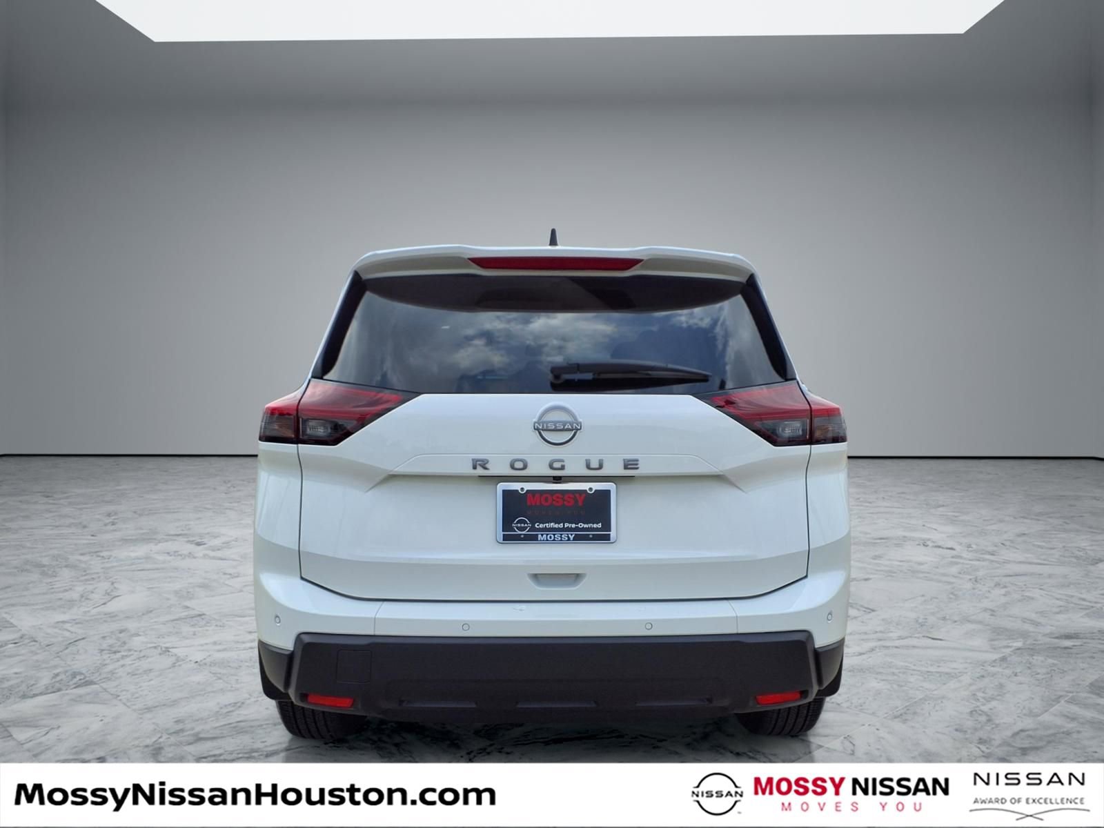 Used 2025 Nissan Rogue S image 6