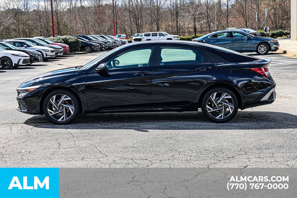 Used 2025 Hyundai Elantra Sport FWD image 9