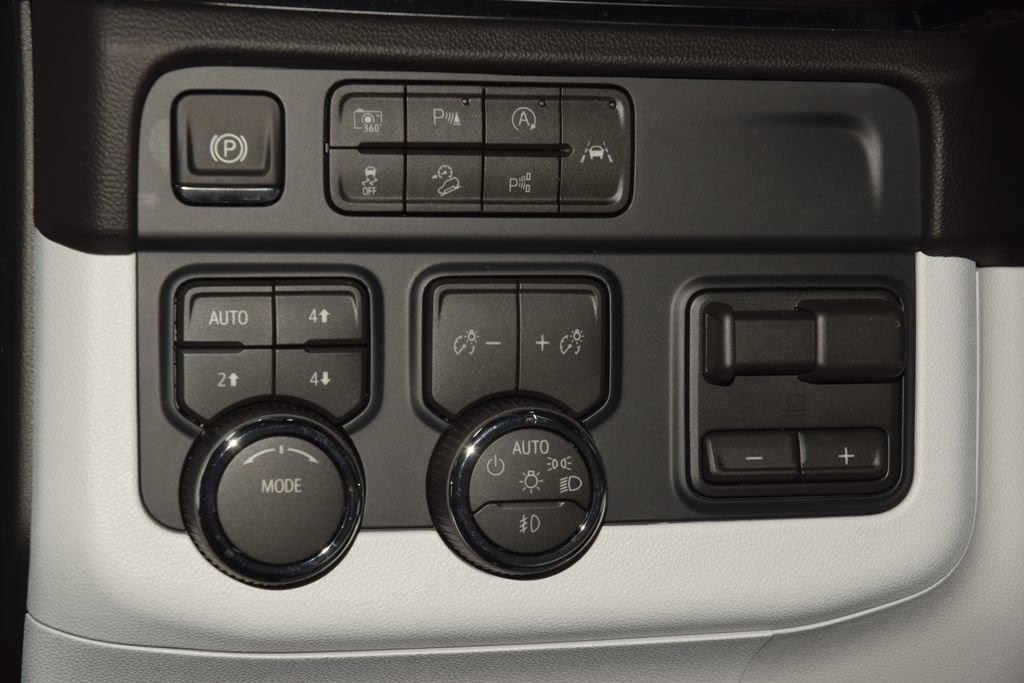 New 2026 Chevrolet Suburban Premier AWD/4WD image 36